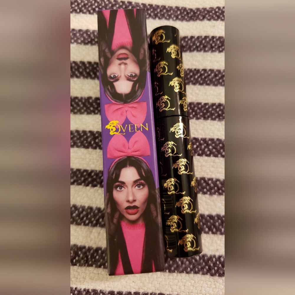 New in Box Qveen Studio Bow Down Brow Glue